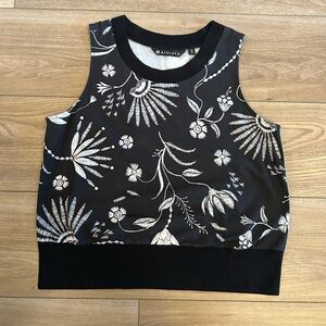Athleta Black Floral Cropped Tank Top XS Athletic Workout